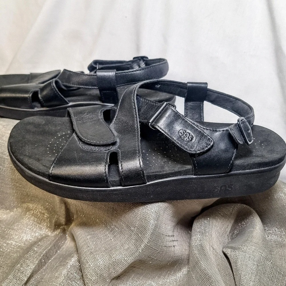 SAS 11.5 W Black Leather Sandal Huggy Adjust Cross Strap Flat Comfort 11 1/2 Wid